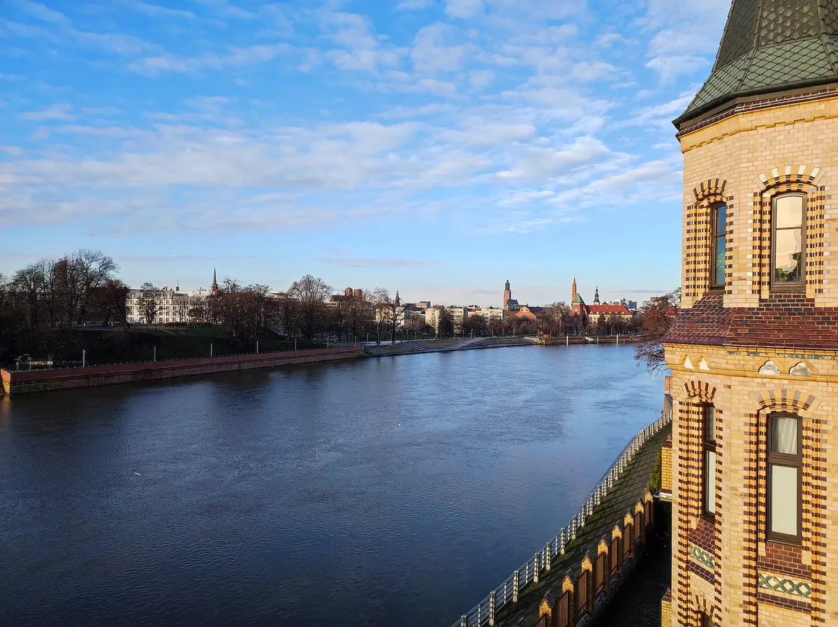 Odra i zabytkowa zabudowa Wrocławia